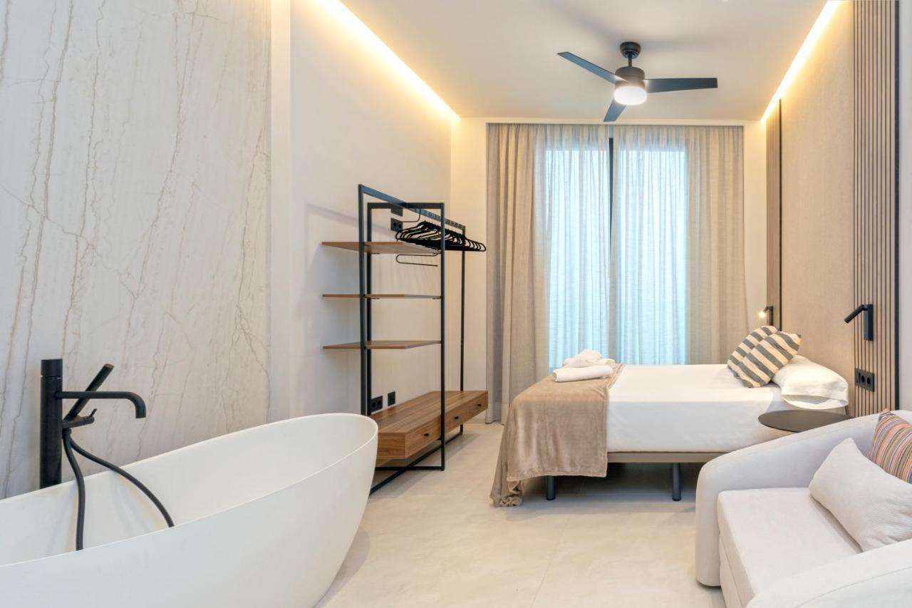 Magnificent Renovated 2Bd 2Bth Duplex With Backyard - City Centre Малага Экстерьер фото